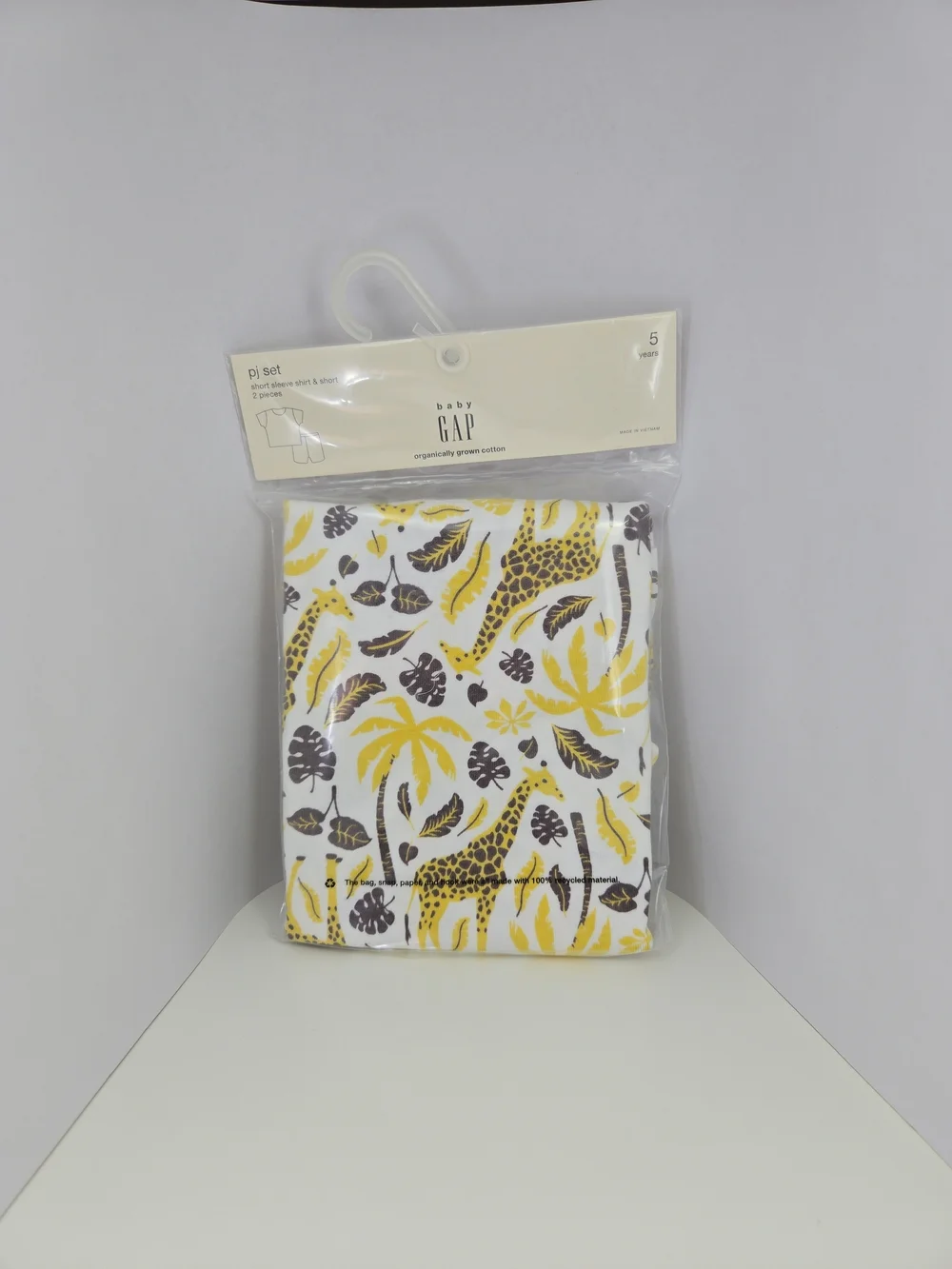 GAP Kids Giraffe & Tropical Print Pajama Set in Yellow and Brown Size 5 NWT